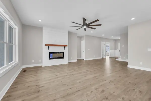 459 Spiderwort Dr, Clarksville, TN 37043