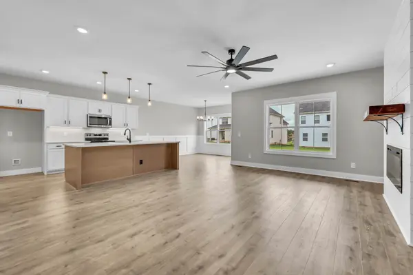 459 Spiderwort Dr, Clarksville, TN 37043