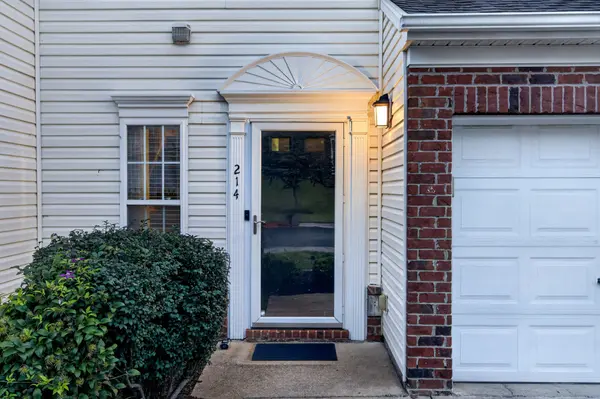7277 Charlotte Pike #214, Nashville, TN 37209
