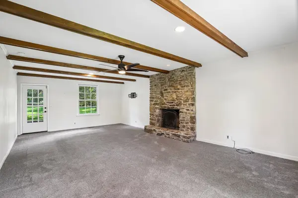 463 Walton Ferry Rd, Hendersonville, TN 37075