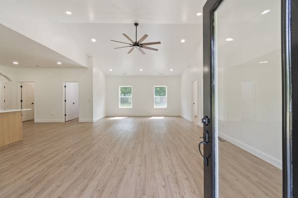 2639 Lick Creek Road, Linden, TN 37096
