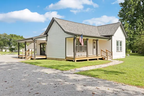 209 N Horton Pkwy, Chapel Hill, TN 37034