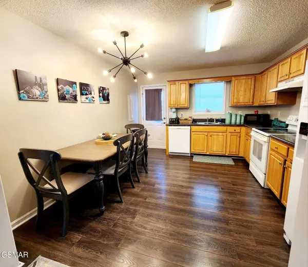 2904 Boyds Creek Hwy #4, Sevierville, TN 37876