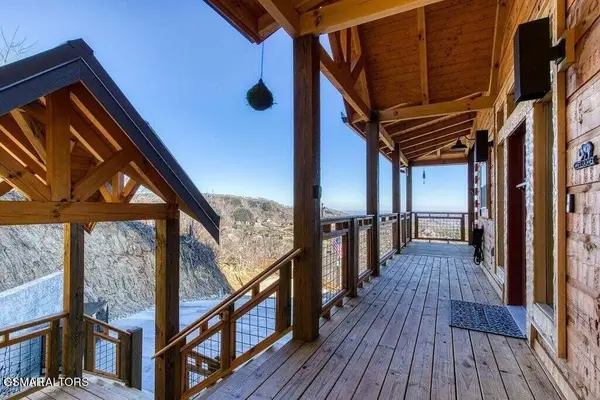 658 Wiley Oakley Drive, Gatlinburg, TN 37738