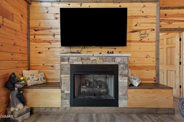 3226 White Falcon Way, Pigeon Forge, TN 37862