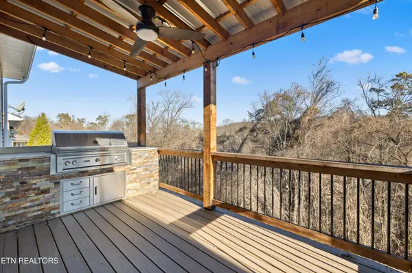 10033 Autumn Valley Lane, Knoxville, TN 37922