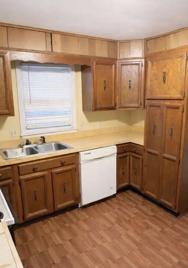 583 N Broad St, Lexington, TN 38351