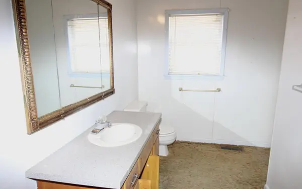 583 N Broad St, Lexington, TN 38351