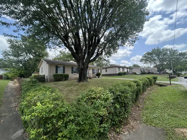 808 Goldcrest Dr, Springfield, TN 37172