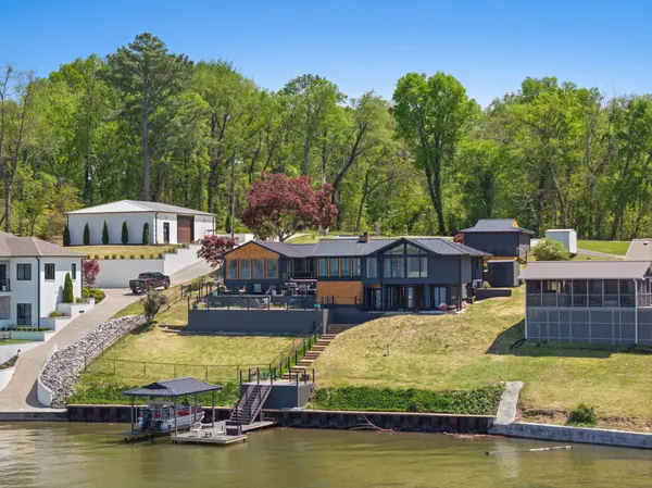 105 Lakeview Dr, Muscle Shoals, AL 35661
