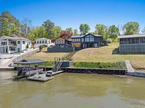 105 Lakeview Dr, Muscle Shoals, AL 35661
