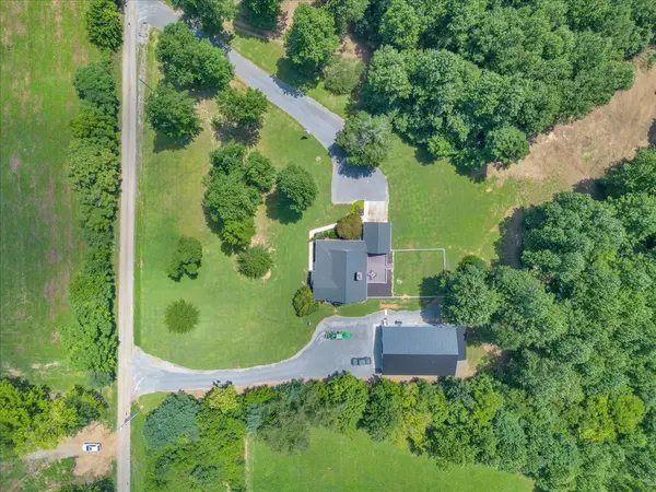 937 Sally Parton Rd, Woodbury, TN 37190