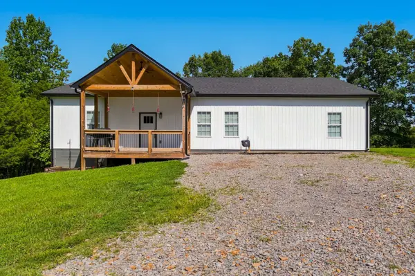 4251 Old Metal Rd, Palmyra, TN 37142
