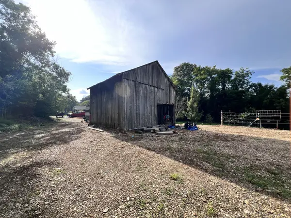 111 Gus Wallace Rd, Bumpus Mills, TN 37028