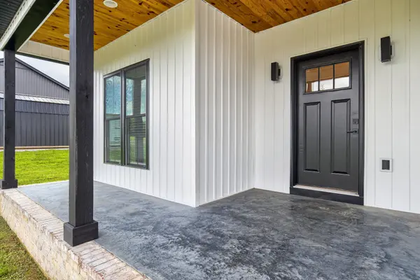 28 Harding Rd, Leoma, TN 38468