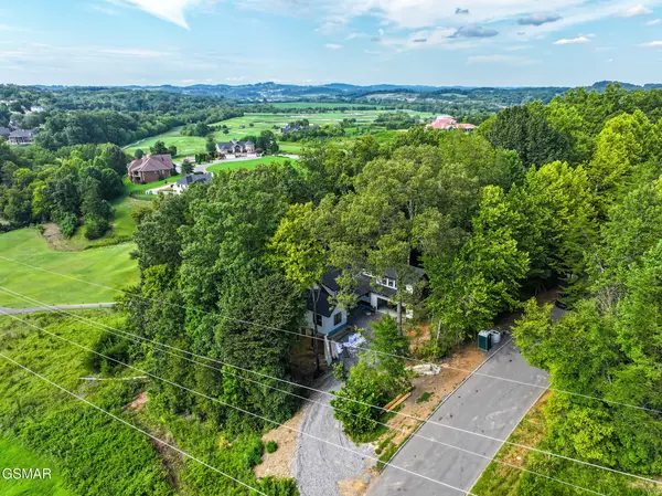 330 Warbler Point, Sevierville, TN 37876