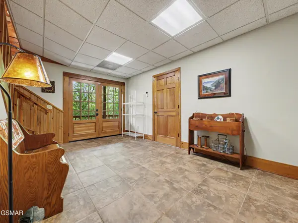 615 N Ownby Drive, Gatlinburg, TN 37738