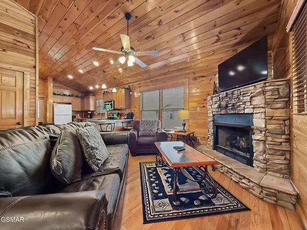 816 Spirit Loop Way, Gatlinburg, TN 37738