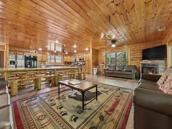 805 Spirit Loop Way, Gatlinburg, TN 37738