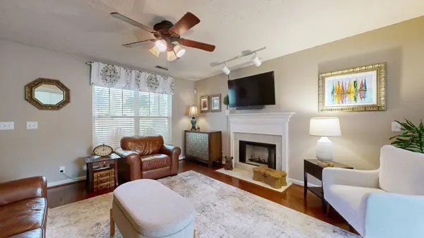 3765 Springwater Dr, Nashville, TN 37221