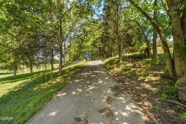 1420 Twin Oaks Road, Sevierville, TN 37876