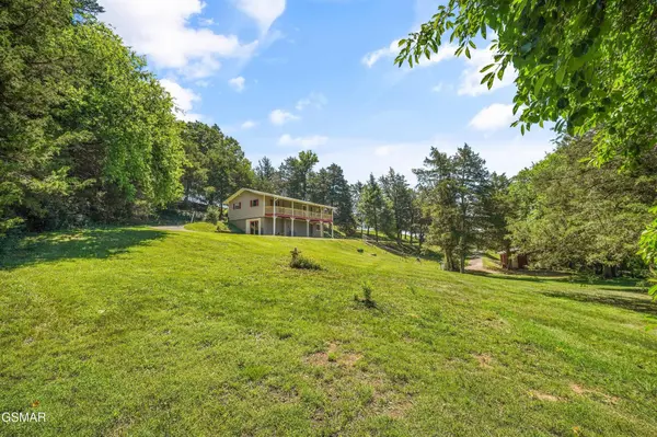 1420 Twin Oaks Road, Sevierville, TN 37876