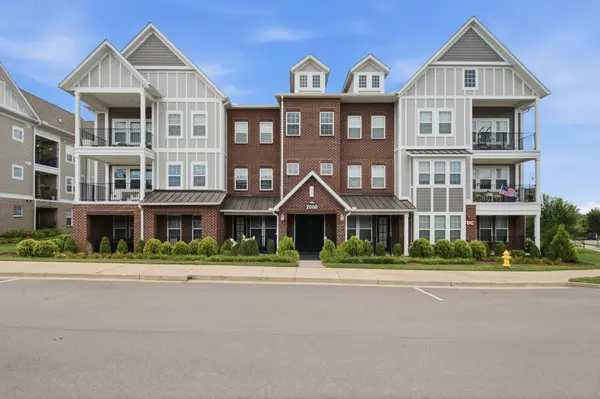 2000 Shadow Green Drive #102, Franklin, TN 37064