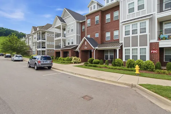 2000 Shadow Green Drive #102, Franklin, TN 37064