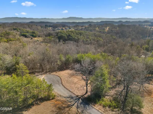 53 Kenneth Overlook, Kodak, TN 37764
