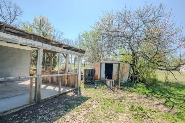705 N Military St, Loretto, TN 38469