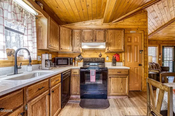 1071 E Foothills Drive, Gatlinburg, TN 37738
