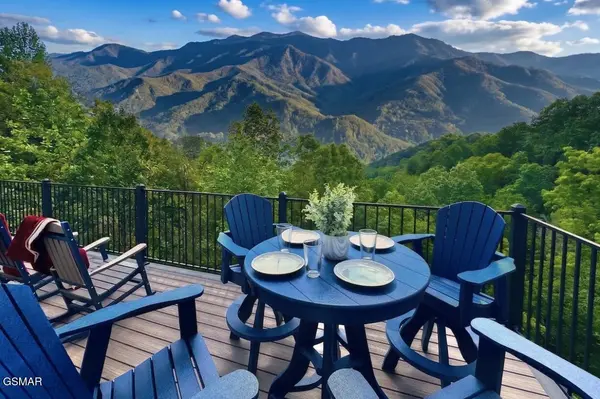 917 Wood Smoke Way, Gatlinburg, TN 37738