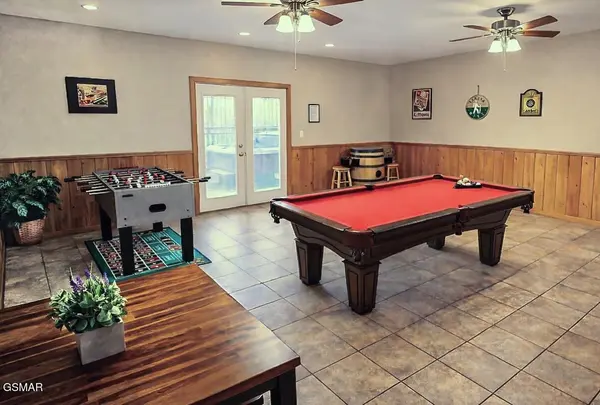917 Wood Smoke Way, Gatlinburg, TN 37738