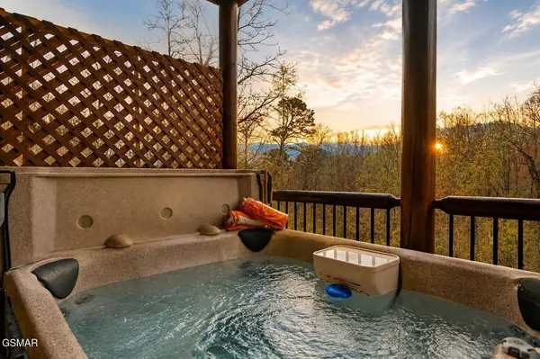 1017 Wiley Oakley Drive, Gatlinburg, TN 37738