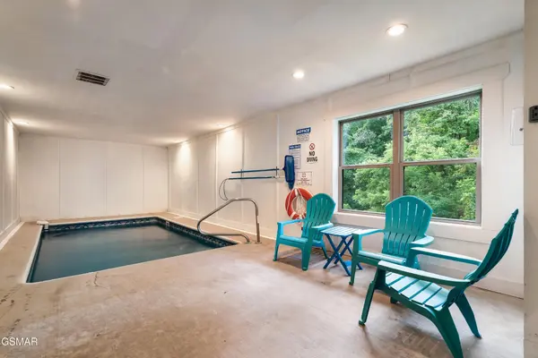 1924 Bear Creek Falls Way, Sevierville, TN 37876