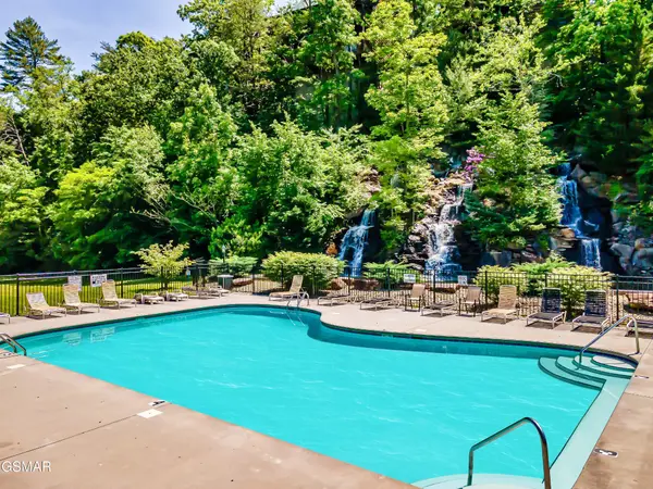 1924 Bear Creek Falls Way, Sevierville, TN 37876
