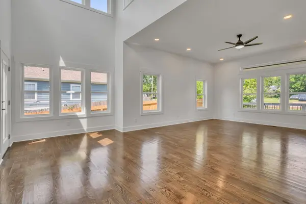 3715 Fairview Dr, Nashville, TN 37218