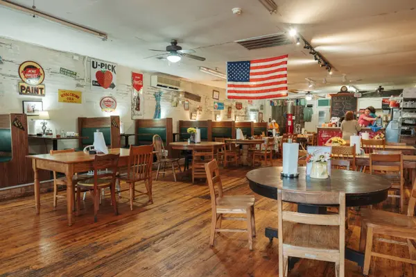 7011 Main St, Christiana, TN 37037
