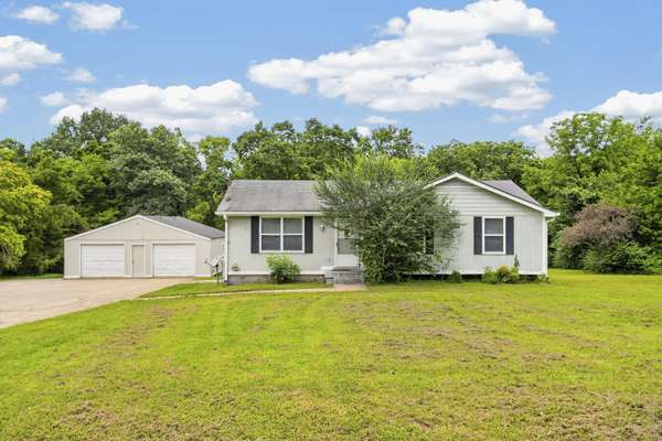1009 Lynndale Dr, Castalian Springs, TN 37031