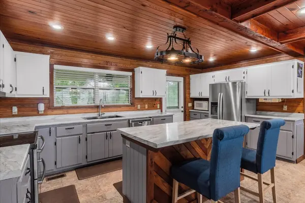 166 Beechview Dr, Clifton, TN 38425