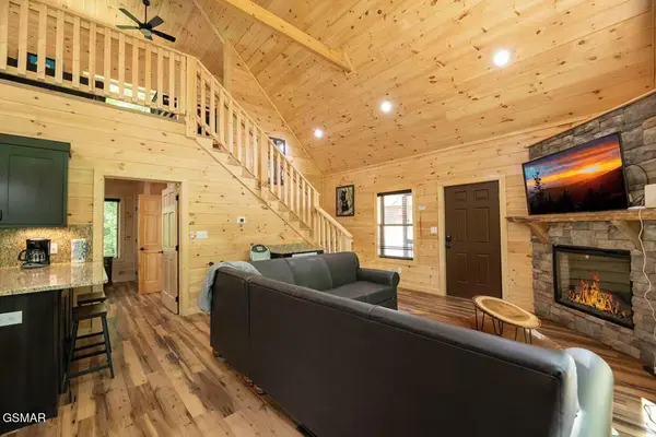 515 Deer Path Lane, Gatlinburg, TN 37738