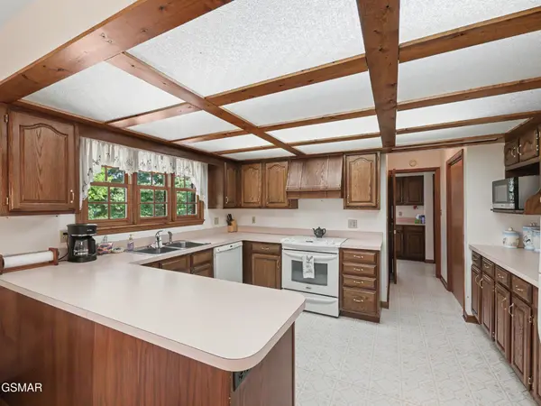 377 Thomas Loop Road, Sevierville, TN 37876