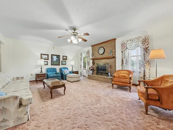 377 Thomas Loop Road, Sevierville, TN 37876