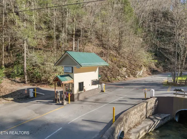 9 Willow Lane, Sevierville, TN 37862