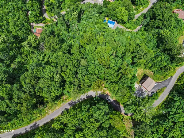 571 Village Loop Road, Gatlinburg, TN 37738