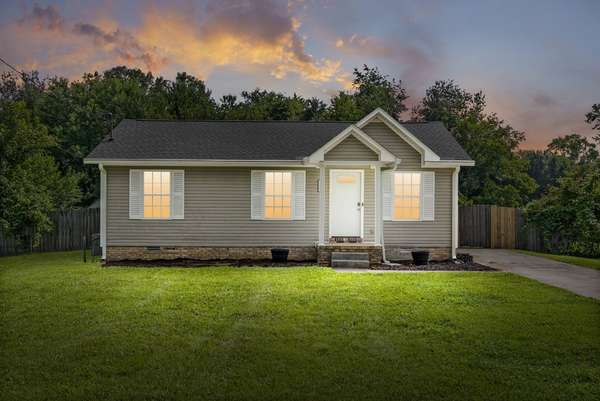 250 Hugh Hunter Rd, Oak Grove, KY 42262