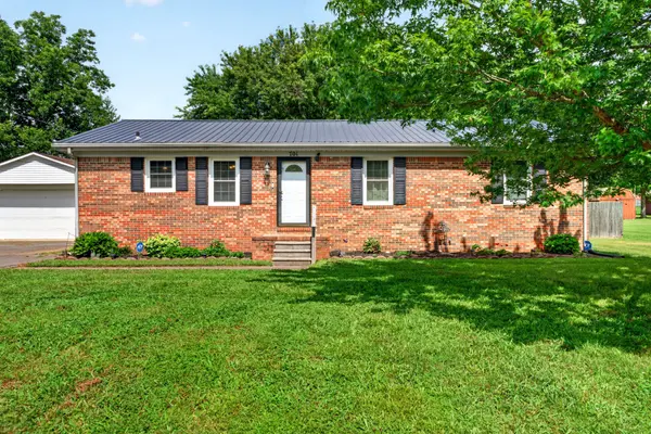 701 Pineridge Dr, Hopkinsville, KY 42240
