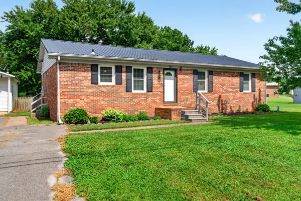 701 Pineridge Dr, Hopkinsville, KY 42240