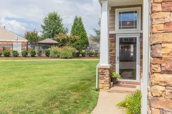 1055 Somerset Springs Dr, Spring Hill, TN 37174