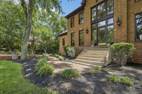 9129 Brentmeade Blvd, Brentwood, TN 37027